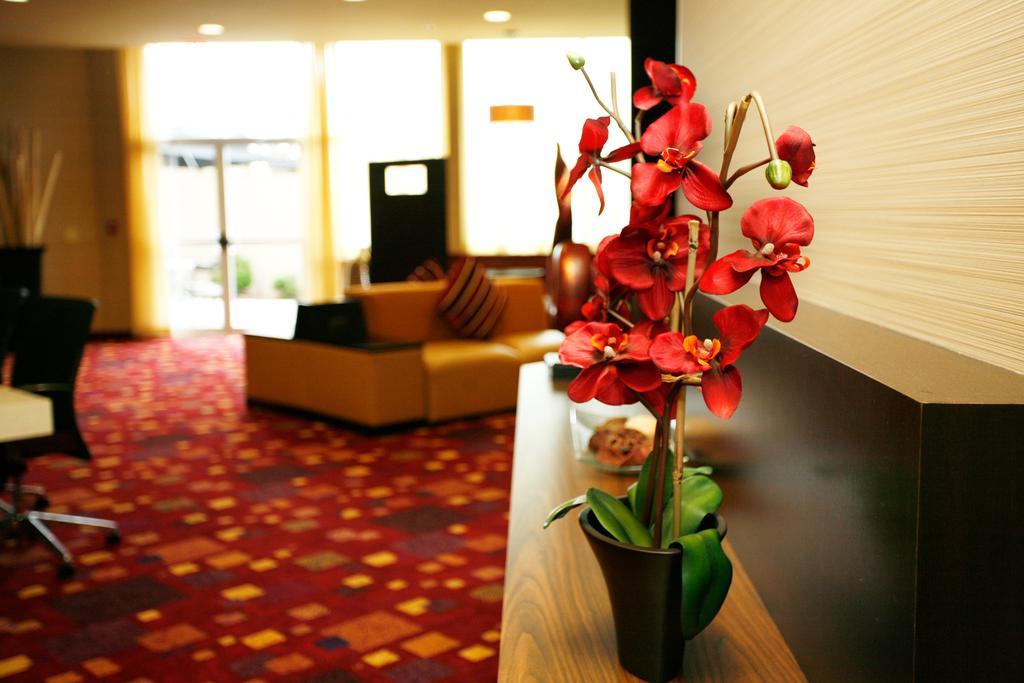Holiday Inn Fitchburg-Waterpark Bagian luar foto